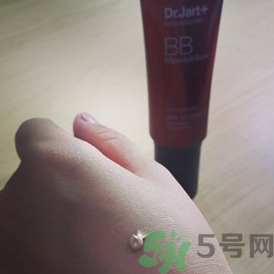 dr.jart銀管和黑管的區(qū)別？蒂佳婷銀色bb和黑色bb哪個(gè)好？
