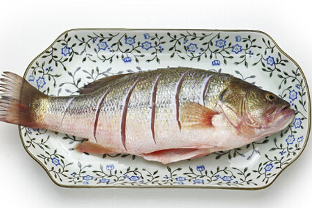如何挑選新鮮魚？怎樣吃到不被污染的魚？