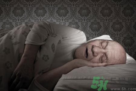 睡覺磨牙是怎么回事？睡覺磨牙的原因是什么？