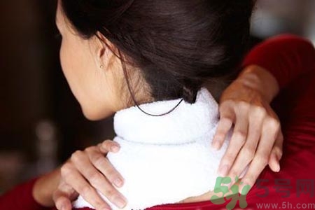 落枕脖子疼怎么辦？落枕和頸椎病區(qū)別