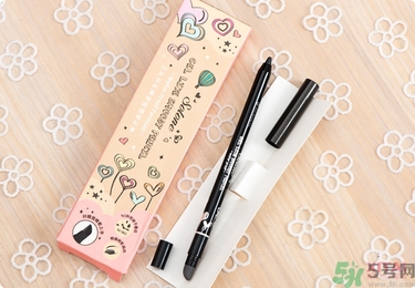 solone眼線筆怎么削？怎么推出來？