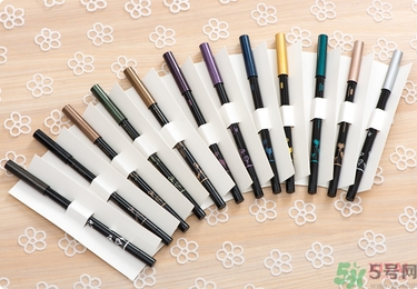 solone眼線筆怎么削？怎么推出來？