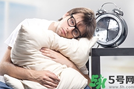 下午犯困怎么辦？犯困按摩什么穴位效果最快？