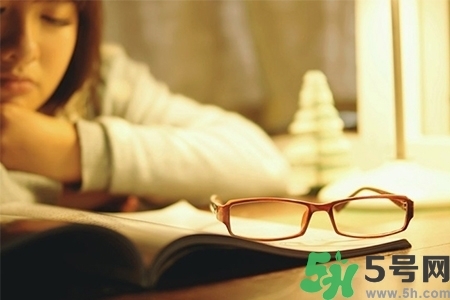 下午犯困怎么辦？犯困按摩什么穴位效果最快？