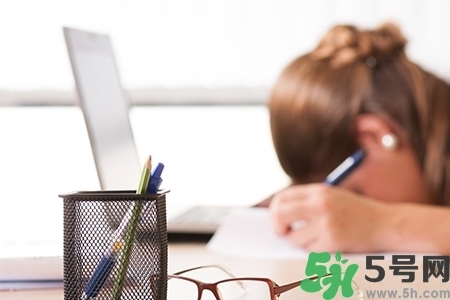 下午犯困怎么辦？犯困按摩什么穴位效果最快？