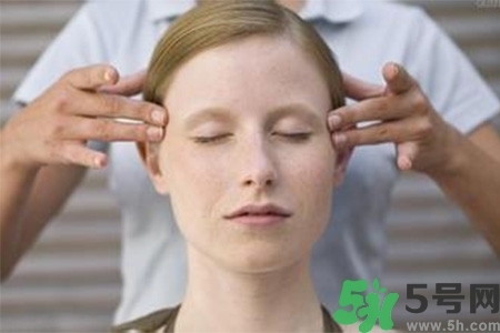 下午犯困怎么辦？犯困按摩什么穴位效果最快？