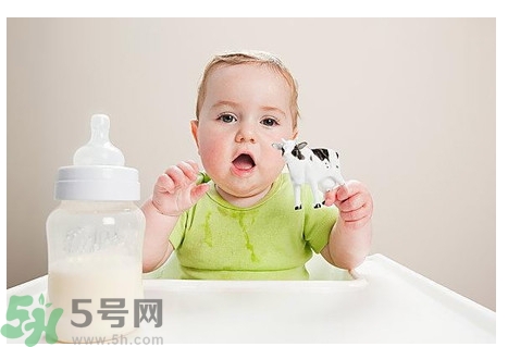 積食發(fā)燒可以喝牛奶嗎？積食發(fā)燒可以喝酸奶嗎？