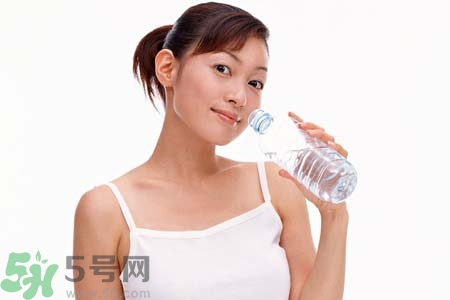 喝水能預(yù)防心血管疾病嗎？什么時(shí)候喝水對身體最好？