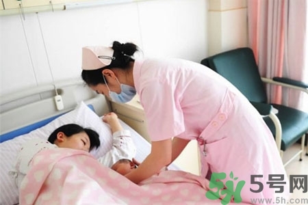 怎樣科學(xué)坐月子？坐月子是選擇傳統(tǒng)式還是科學(xué)式？