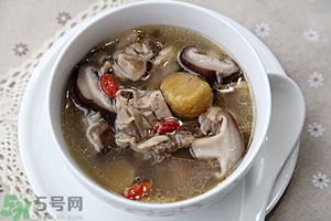 板栗燉排骨吃會上火嗎？排骨燉板栗的做法