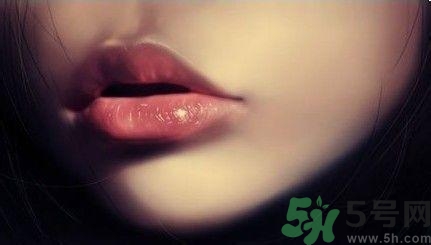 孕婦嘴唇干裂脫皮怎么回事？孕婦嘴唇干裂脫皮是缺什么