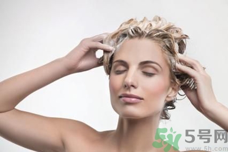 頭皮癢怎么辦？頭皮癢脫發(fā)怎么治？