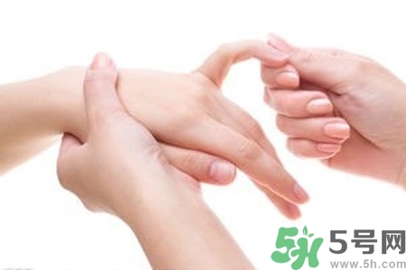 手干裂可以用蘆薈膠嗎？手干裂怎么辦？