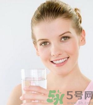 孕婦嘴唇干裂脫皮怎么回事？孕婦嘴唇干裂脫皮是缺什么