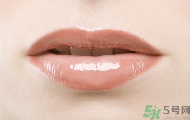 嘴唇發(fā)白是什么原因？嘴唇發(fā)白怎么調(diào)理女人