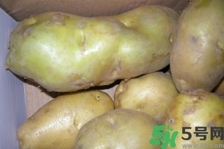 土豆發(fā)綠還能吃嗎？土豆發(fā)綠皮削皮后能吃嗎？