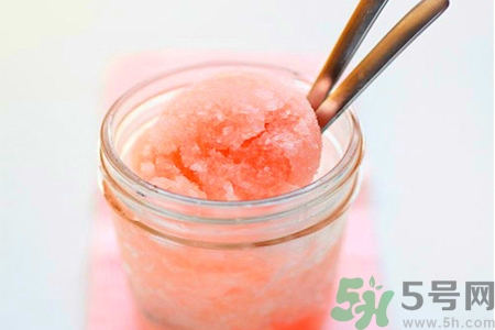 吃冰可以治療感冒嗎？喉嚨痛可以吃冰淇淋嗎？