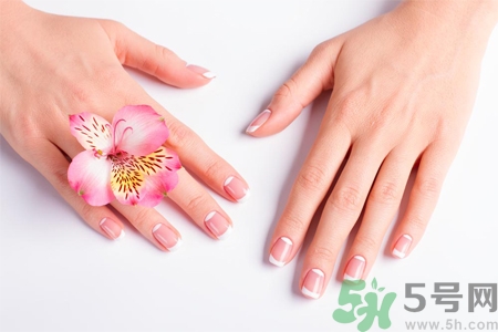 手部如何護(hù)理？秋季怎樣預(yù)防皮膚干燥？