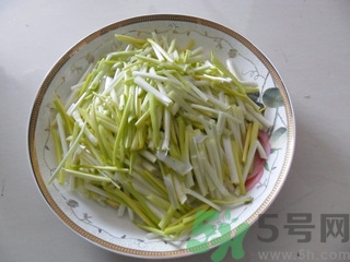 韭黃是怎么長出來的？韭黃是怎么種出來的？