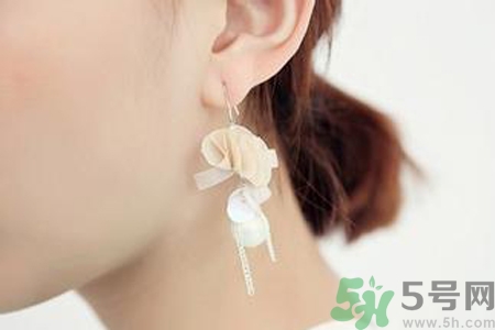 耳洞發(fā)炎流膿怎么辦？耳洞紅腫癢怎么辦？