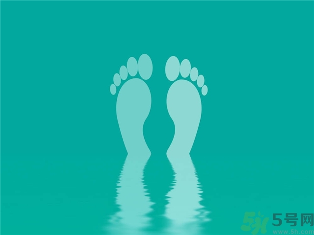 腳拇指外翻遺傳嗎？腳拇指外翻怎么矯正？