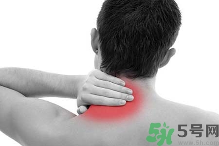 落枕能冰敷嗎？落枕應(yīng)該冷敷還是熱敷？