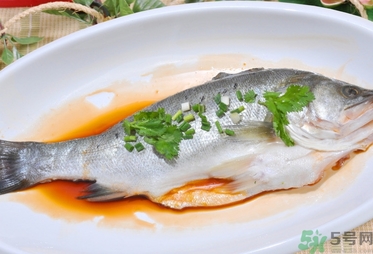 鱸魚和南瓜可以一起吃嗎？鱸魚和南瓜一起吃會中毒嗎？