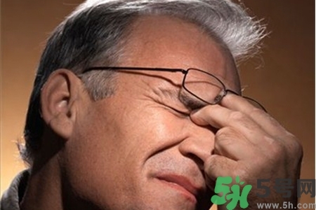 眼睛干澀看東西模糊怎么回事？眼睛干澀看東西模糊怎么辦？