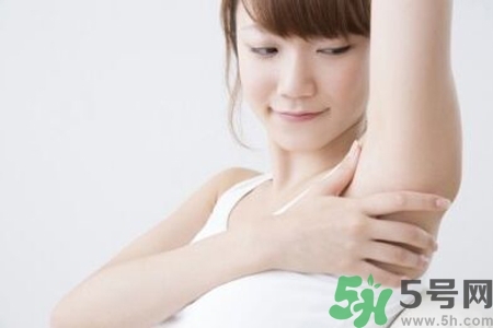 腋毛為什么會(huì)變色？腋毛上有白色附著物怎么回事？