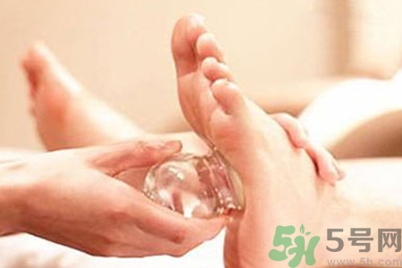 腳底可以拔罐嗎？腳底拔火罐有什么好處？
