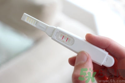 受孕成功后有什么癥狀？早孕試紙一深一淺是懷孕了嗎？