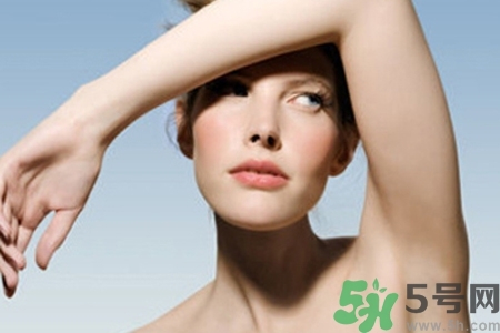 腋毛為什么會(huì)變色？腋毛上有白色附著物怎么回事？
