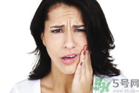 懷孕口腔潰瘍?cè)趺椿厥拢繎言锌谇粷冊(cè)趺崔k？
