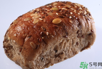 晚上吃全麥面包會(huì)胖嗎？吃全麥面包會(huì)胖嗎？