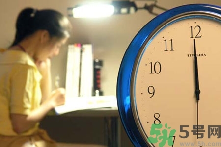 熬夜對青少年有什么影響？熬夜對青少年的危害是什么？