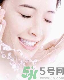 牛奶過期了還能喝嗎？牛奶過期了如何利用？