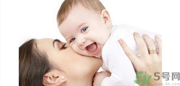 母乳喂養(yǎng)的好處有哪些？母乳喂養(yǎng)怎么知道寶寶吃飽了沒？