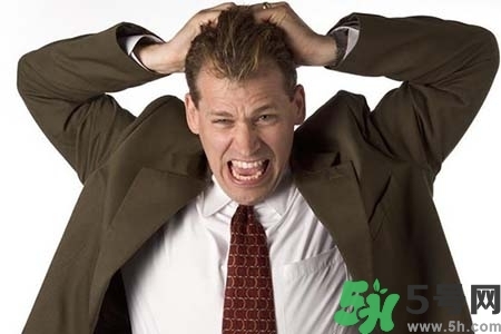 頭發(fā)油膩掉發(fā)怎么辦？頭發(fā)油膩掉發(fā)怎么回事？