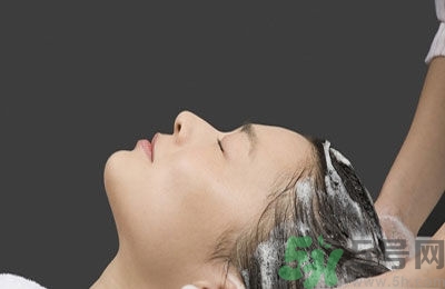 洗頭發(fā)掉頭發(fā)怎么辦？洗頭發(fā)大量脫發(fā)怎么辦？