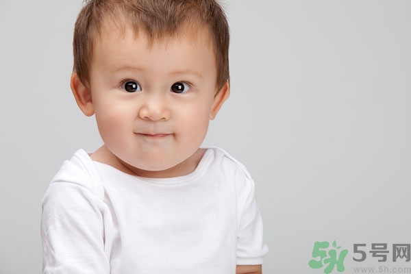 寶寶掉頭發(fā)是什么原因？寶寶掉頭發(fā)是怎么回事？