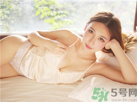 處女第一次緊張?jiān)趺崔k？處女第一次都會(huì)出血嗎？