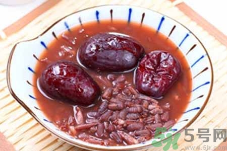 寒露手腳冰涼喝什么好？手腳發(fā)涼喝三紅湯有什么好處？