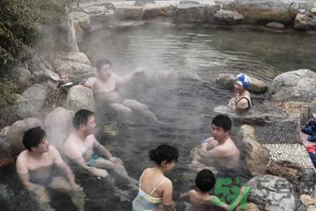 血糖高的人可以泡溫泉嗎？血糖高的人泡溫泉需要注意什么？