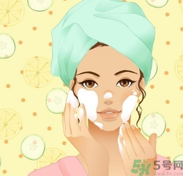 敷完面膜要用洗面奶洗臉嗎？敷完面膜可以用清水洗臉嗎？
