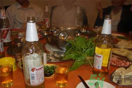 吃火鍋喝啤酒會胖嗎？吃火鍋喝啤酒胖了怎么辦？