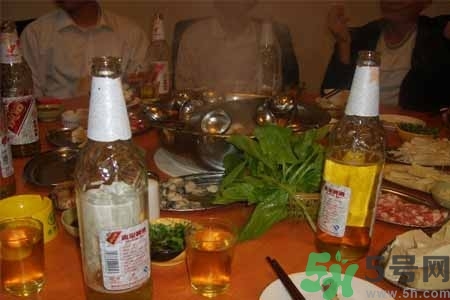 吃火鍋能喝啤酒嗎？吃火鍋喝啤酒對(duì)身體好嗎？