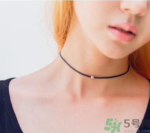 choker項(xiàng)鏈怎么搭配衣服？choker蕾絲項(xiàng)鏈搭配