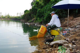 秋天釣魚怎么選釣位置？秋天釣魚怎么選釣位？