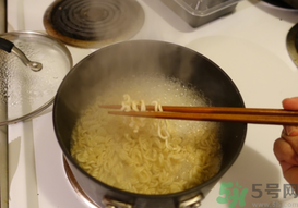 辛拉面是哪個(gè)國(guó)家的？辛拉面怎么煮好吃？