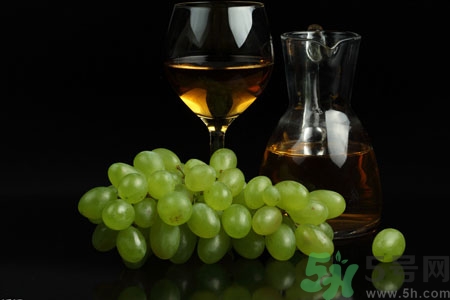 紅酒喝多了第二天難受怎么辦？紅酒喝多了怎么解酒？